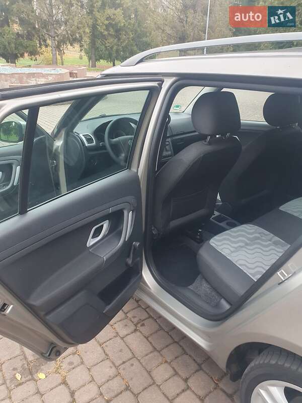 Универсал Skoda Fabia 2008 в Ровно фото 35 Универсал Skoda Fabia 2008 в Ровно