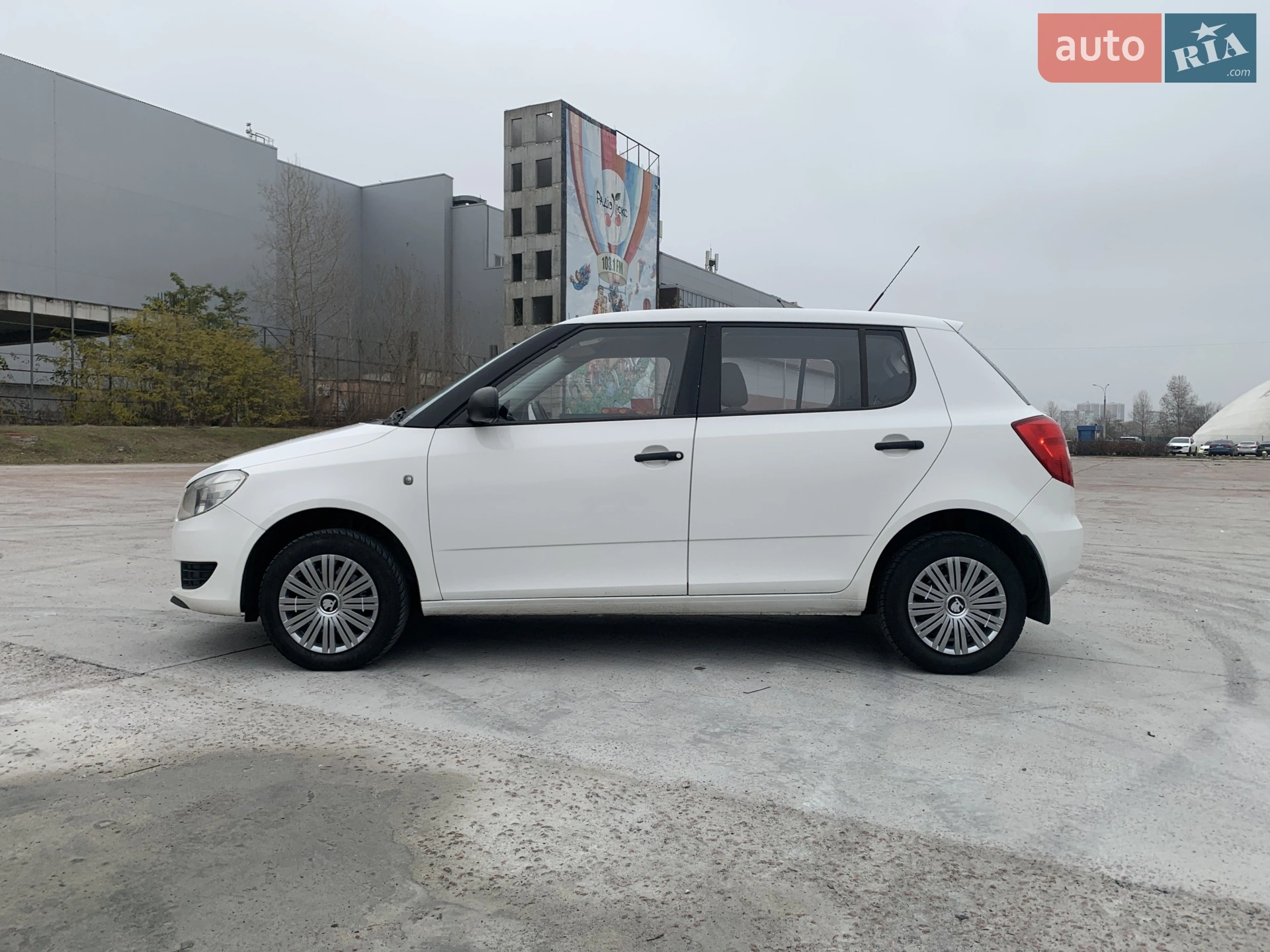 2011 Skoda Fabia - мініатюра 10