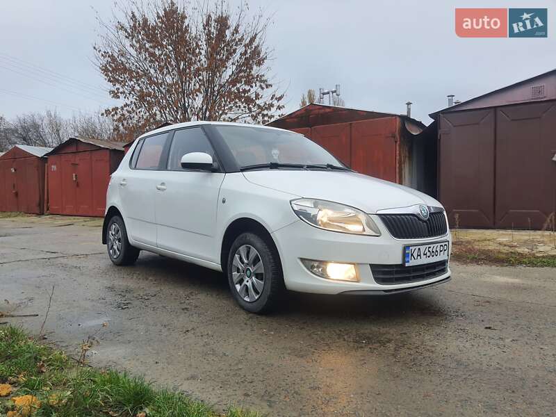 Хэтчбек Skoda Fabia 2012 в Киеве