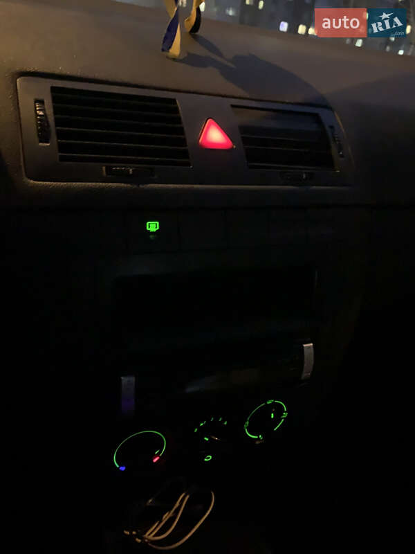 Хэтчбек Skoda Fabia 2005 в Киеве