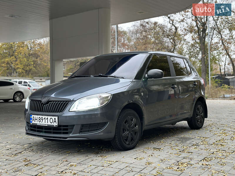 Хетчбек Skoda Fabia 2012 в Дніпрі