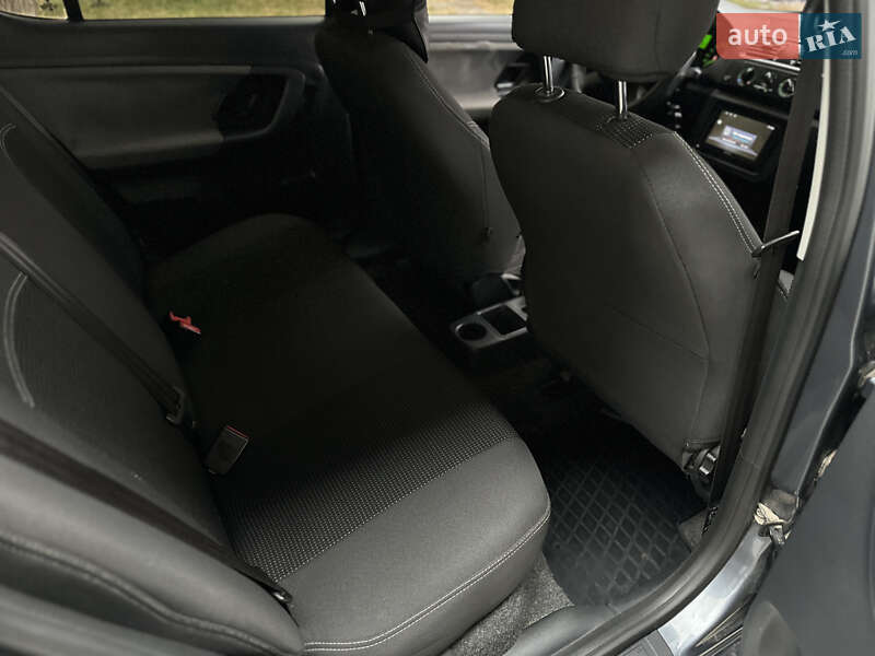 Хетчбек Skoda Fabia 2012 в Дніпрі