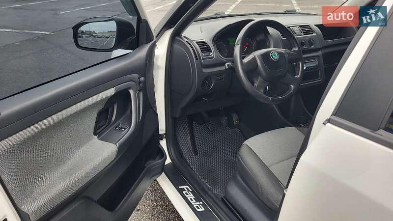 Хэтчбек Skoda Fabia 2012 в Полтаве