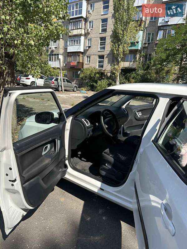 Хэтчбек Skoda Fabia 2008 в Николаеве