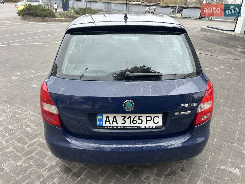 Хэтчбек Skoda Fabia 2012 в Днепре