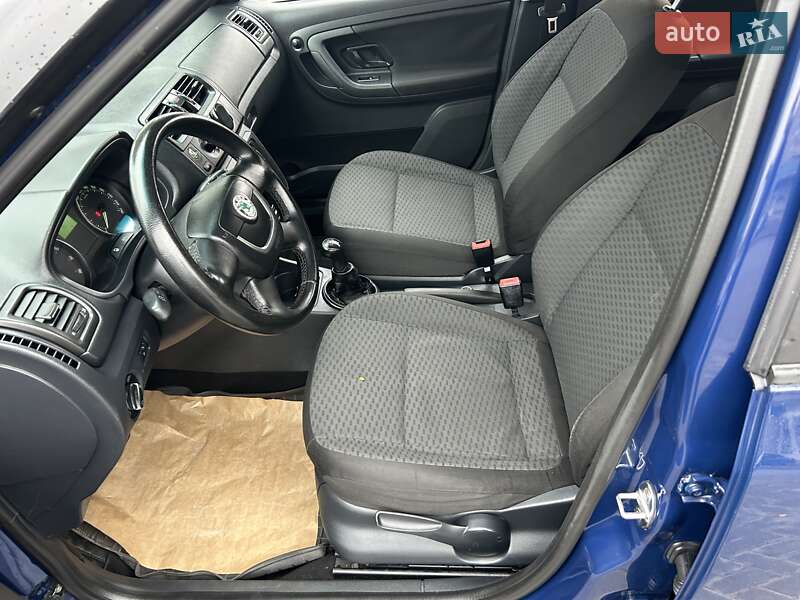 Хэтчбек Skoda Fabia 2012 в Днепре