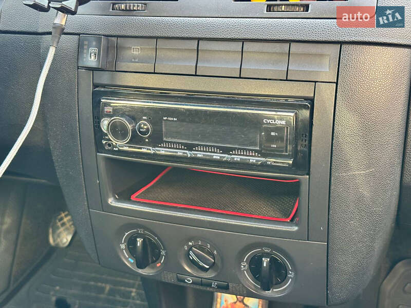 Седан Skoda Fabia 2004 в Одессе