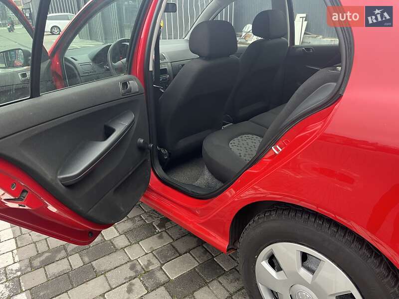 Хэтчбек Skoda Fabia 2006 в Ровно