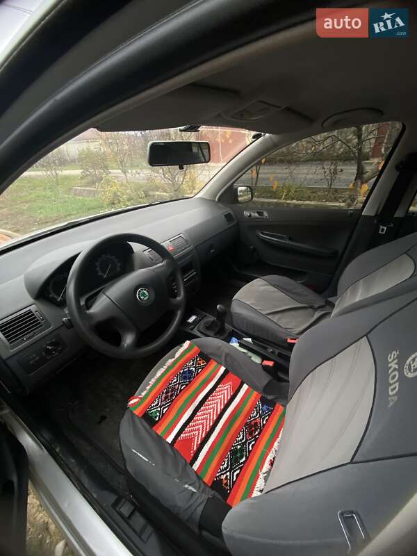 Хэтчбек Skoda Fabia 2006 в Ужгороде