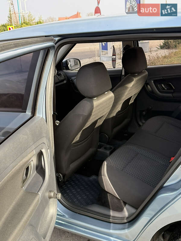 Хэтчбек Skoda Fabia 2010 в Надворной