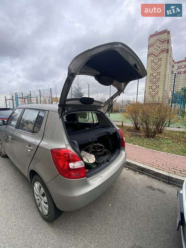 Хэтчбек Skoda Fabia 2015 в Киеве фото 7 Хэтчбек Skoda Fabia 2015 в Киеве