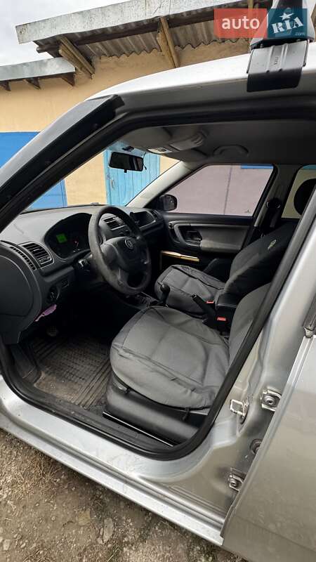 Хэтчбек Skoda Fabia 2011 в Запорожье