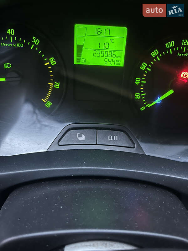 Хэтчбек Skoda Fabia 2011 в Киеве