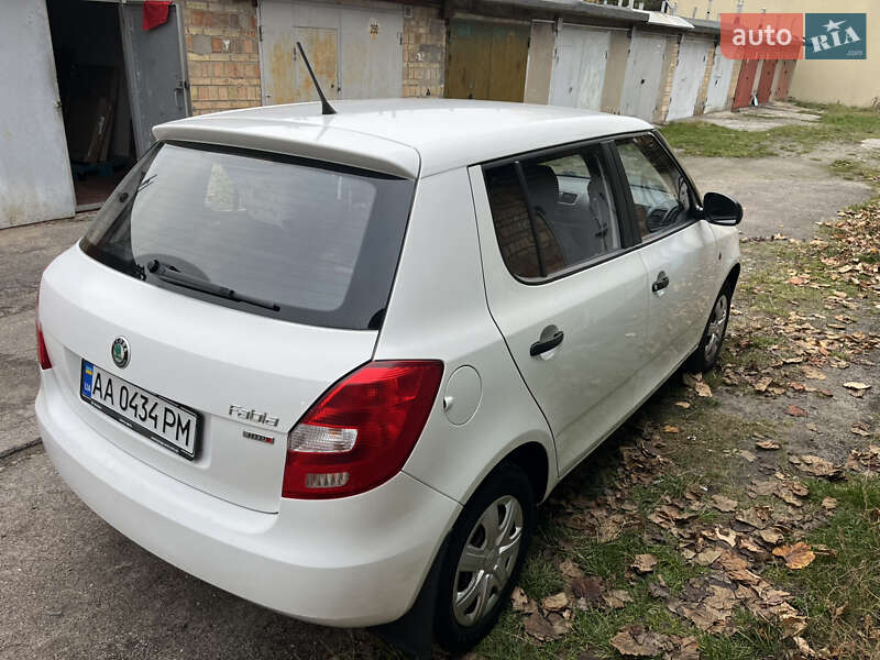 Хэтчбек Skoda Fabia 2011 в Киеве