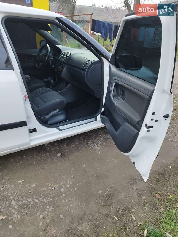 Хэтчбек Skoda Fabia 2012 в Теплике