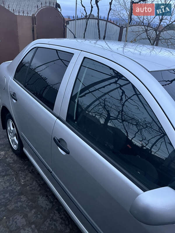 Седан Skoda Fabia 2004 в Мукачево