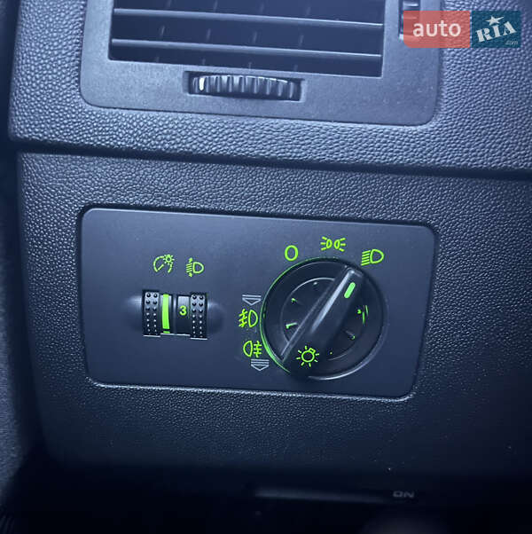 Седан Skoda Fabia 2004 в Мукачево