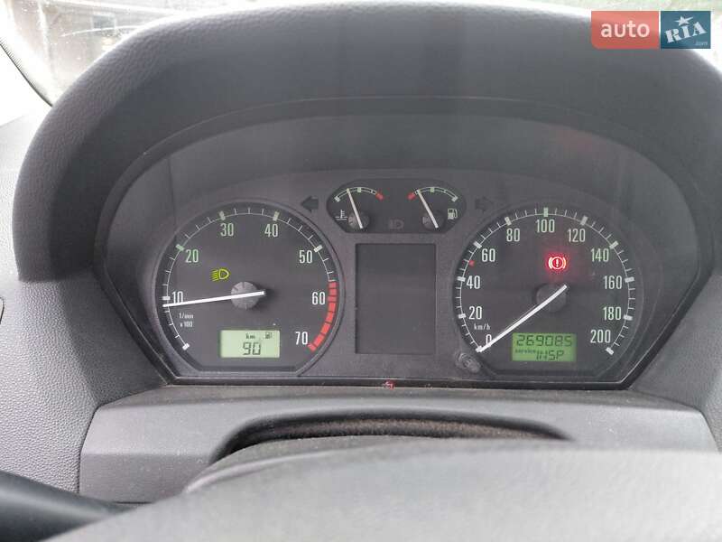 Хэтчбек Skoda Fabia 2001 в Волочиске
