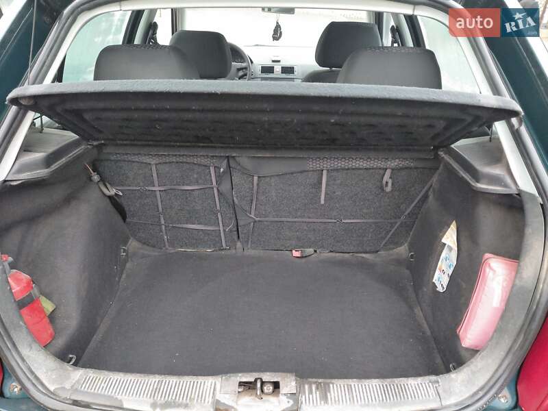 Хэтчбек Skoda Fabia 2001 в Волочиске