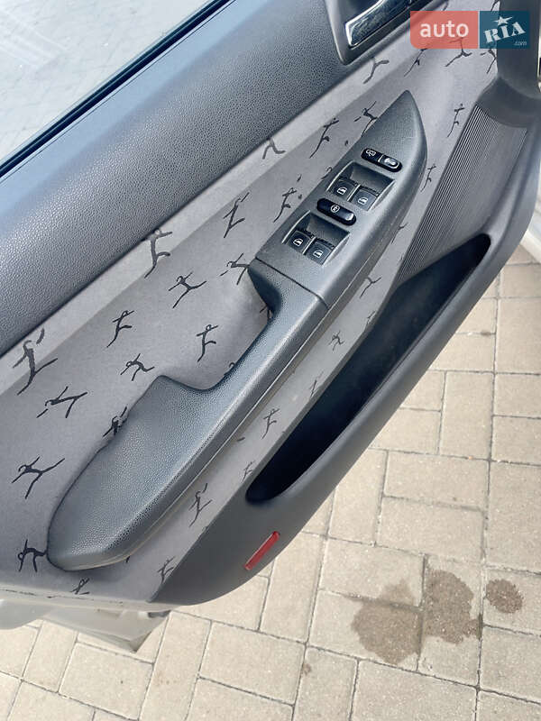 Універсал Skoda Fabia 2002 в Черкасах