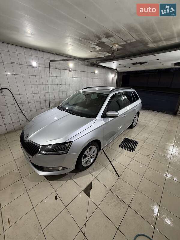 Универсал Skoda Fabia 2021 в Киеве