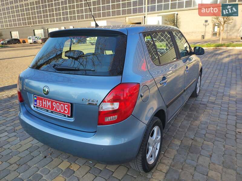 Хэтчбек Skoda Fabia 2010 в Луцке