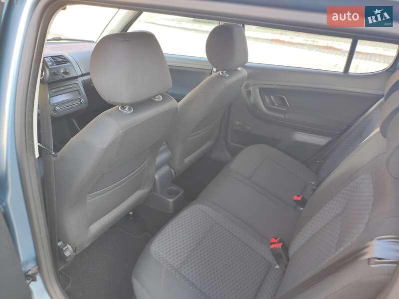 Хэтчбек Skoda Fabia 2010 в Луцке