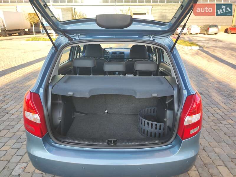 Хэтчбек Skoda Fabia 2010 в Луцке