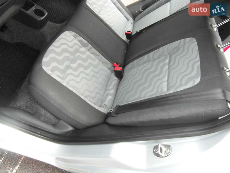 Хэтчбек Skoda Fabia 2010 в Кропивницком