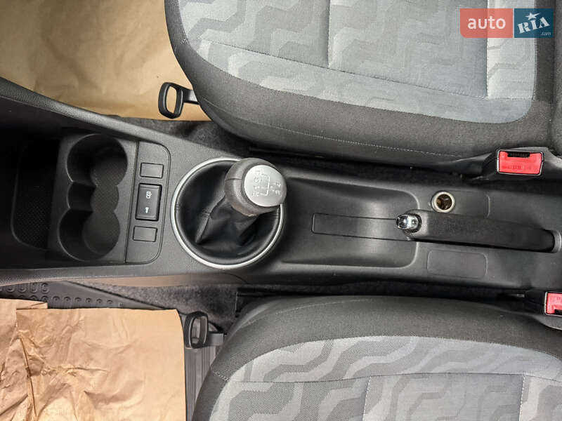 Хэтчбек Skoda Fabia 2008 в Днепре