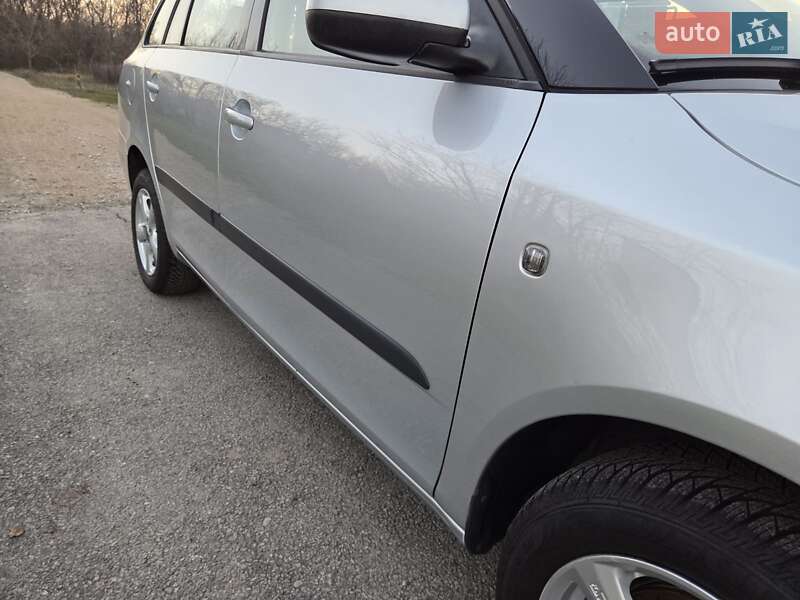 Універсал Skoda Fabia 2009 в Кам'янському