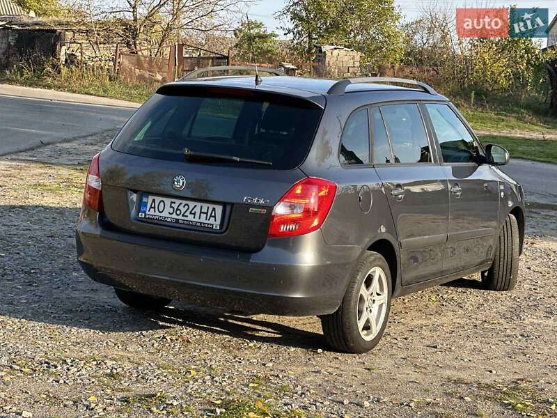 Універсал Skoda Fabia 2011 в Синяві