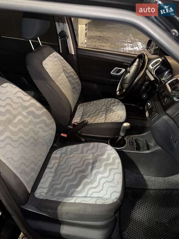 Хэтчбек Skoda Fabia 2008 в Днепре