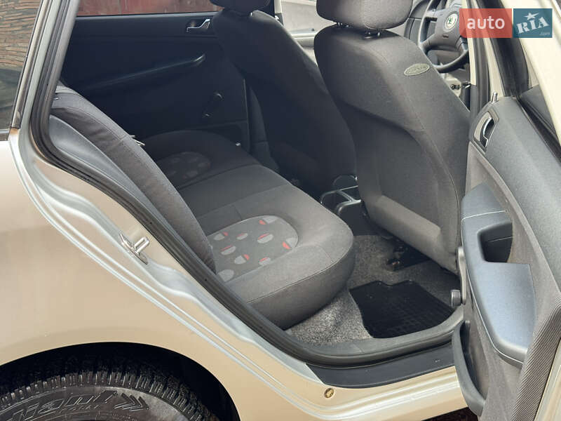 Універсал Skoda Fabia 2004 в Вінниці