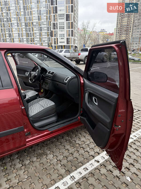 Хетчбек Skoda Fabia 2008 в Києві