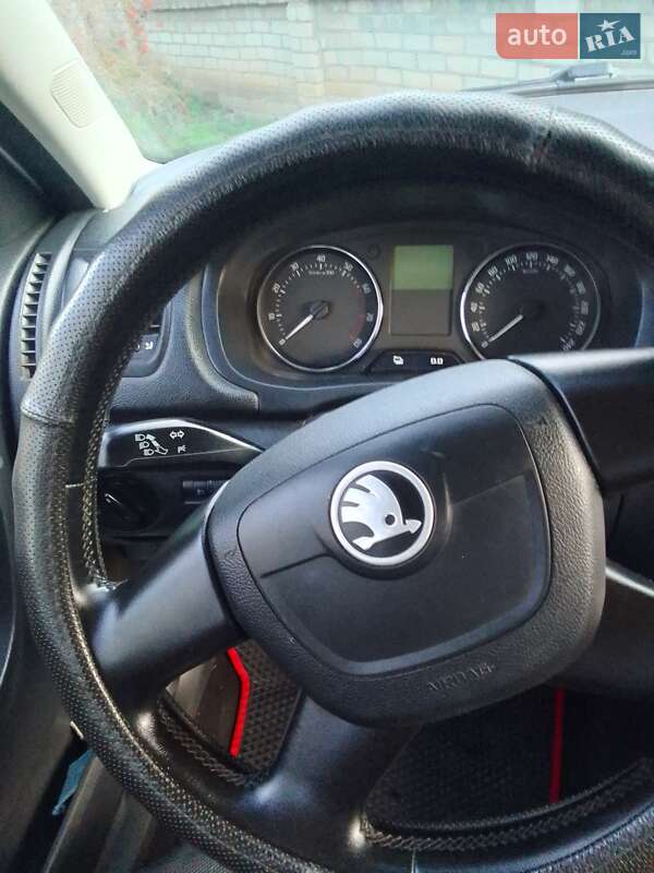 Хэтчбек Skoda Fabia 2011 в Николаеве