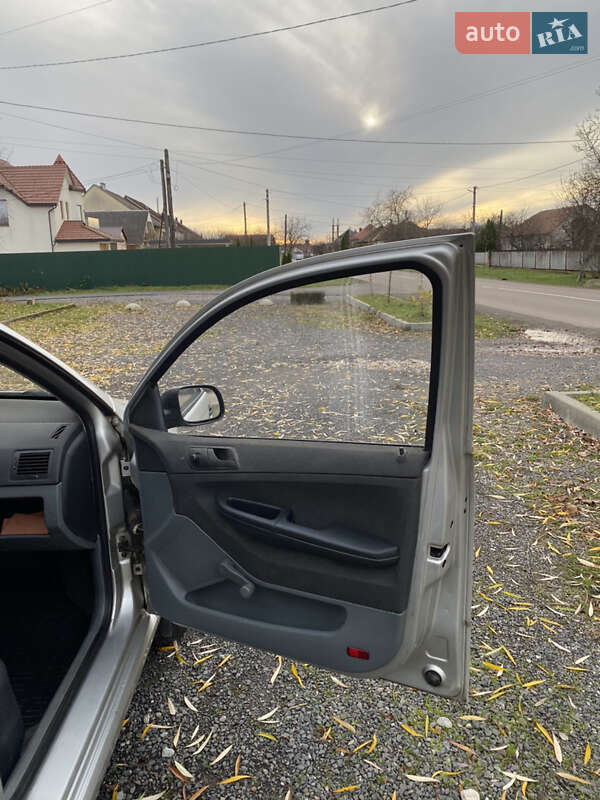 Хетчбек Skoda Fabia 2004 в Мукачевому