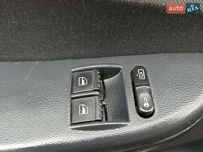 Седан Skoda Fabia 2004 в Вапнярці