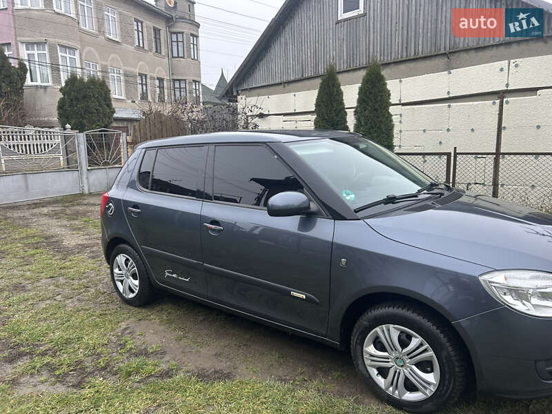Хэтчбек Skoda Fabia 2009 в Черновцах