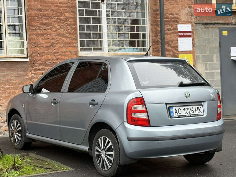Седан Skoda Fabia 2003 в Днепре