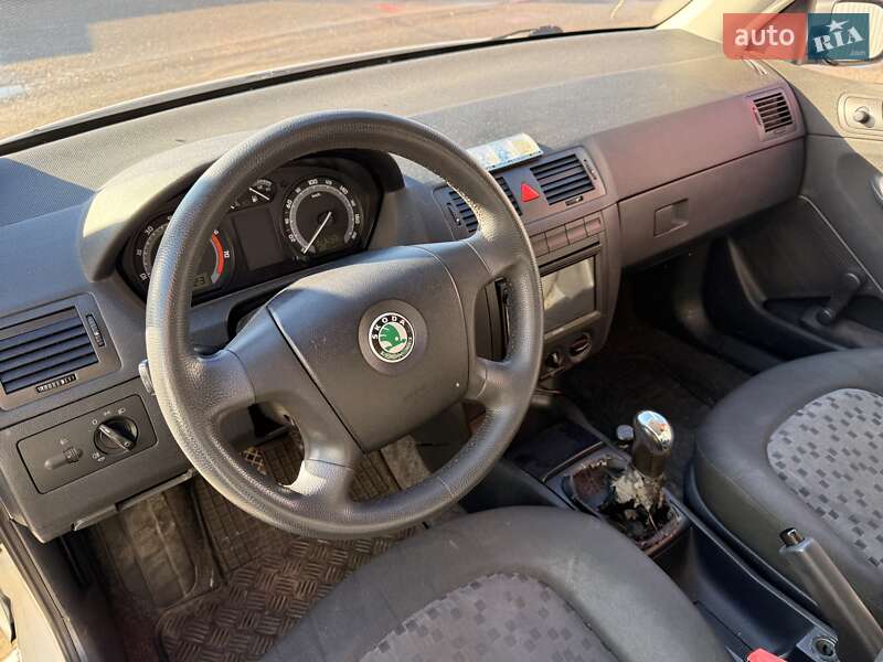 Седан Skoda Fabia 2006 в Киеве