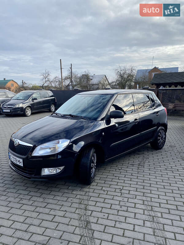 Хэтчбек Skoda Fabia 2012 в Каменке-Бугской