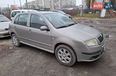 Хэтчбек Skoda Fabia 2006 в Вишневом