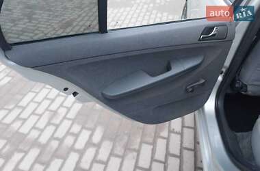 Седан Skoda Fabia 2004 в Калуші