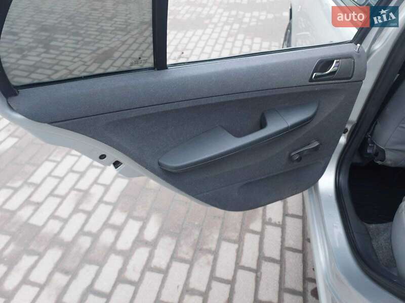 Седан Skoda Fabia 2004 в Калуші