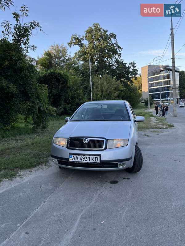 Седан Skoda Fabia 2004 в Києві