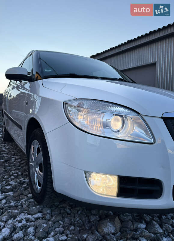 Універсал Skoda Fabia 2010 в Луцьку