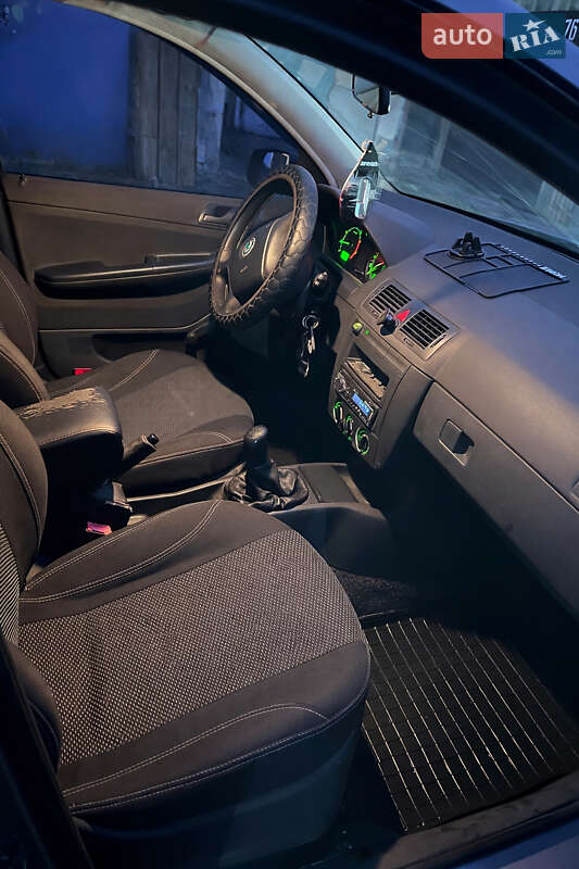 Хетчбек Skoda Fabia 2006 в Дніпрі