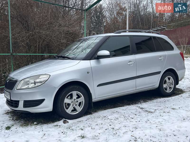 Универсал Skoda Fabia 2011 в Ужгороде