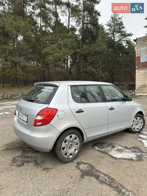 Хетчбек Skoda Fabia 2011 в Саврані